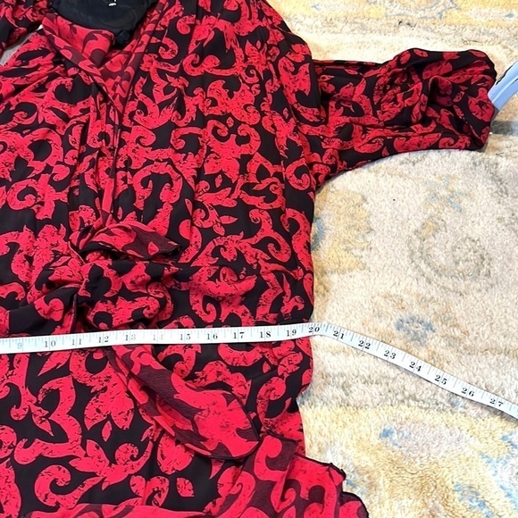 VTG, Barbara Barbara, Gorgeous Tie-Front w/Clasp V-Neck, Twirl-Able Bottom! 10 - Picture 11 of 11